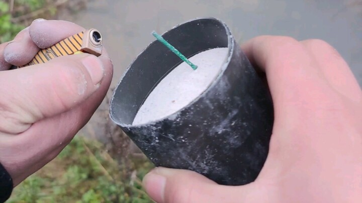 أطلق عبوة نارية صغيرة