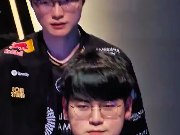 Faker: Có lễ phép thì đi đâu cũng không đến nỗi nào.