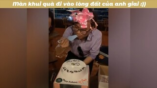 Lâu lâu mới được lũ bạn tổ chức sinh nhật cho hơi run xí nha #haihuoc #funny