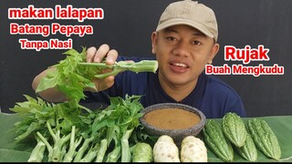 MAKAN LALAPAN  BATANG PEPAYA MENTAH PARE MENTAH+BUAH MENGKUDU TANPA NASI #mukbang #asmr