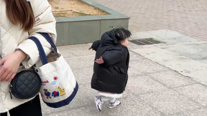 Human babies scared by firecrackers