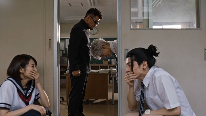 Nico: Pak Guru! Giyu Tomioka hampir tenggelam di dalam kelas!!!