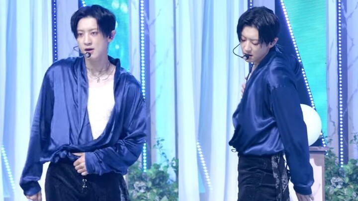 EXO's Park Chanyeol's first vertical-screen live performance of "Cream Soda"