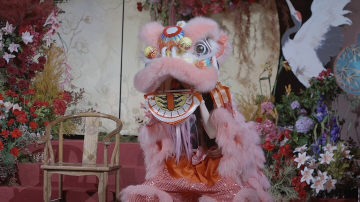【Zhao Lusi’s VLOG】Dong dong qiang, dong dong qiang… “Lu” the lion is here to report!