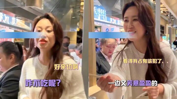 Yang benar-benar peduli tetap orang tua zaman dulu: Ma Li secara langsung memberi makan penggemarnya