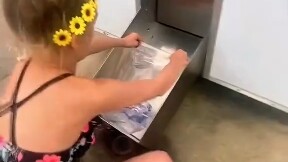 Trò đùa với viên đá