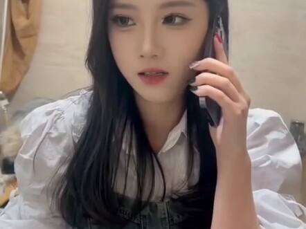 ما شاء الله ما أشدّها حنونة، هذه الصديقة!