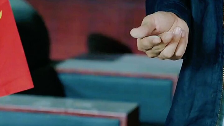 Tân cục trưởng bất ngờ mở cuộc điều tra đột kích, không ngờ phát hiện một vụ buôn lậu cực lớn.