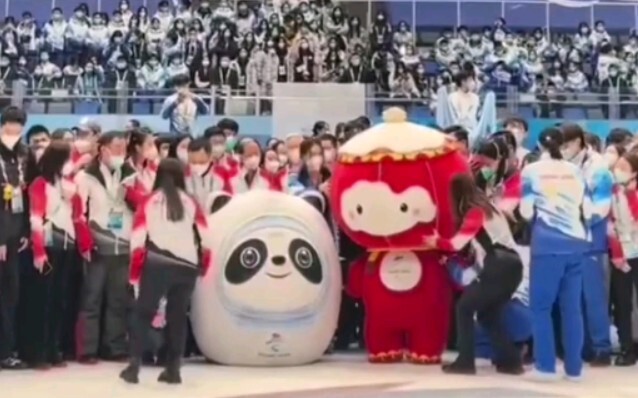 เพิ่มมุมมองใหม่ของภาพรวมสองไอดอลตัวท็อป! ตุน: หรง เธอหมอบลงได้ไหม? ดูฉันสิ ง่ายเหมือนปอกกล้วยเข้าปาก