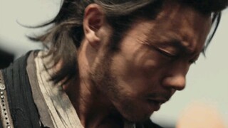 A pair of bone-breaking hands, a wind-listening sword, a Loulan Slash move, killing one person in ev