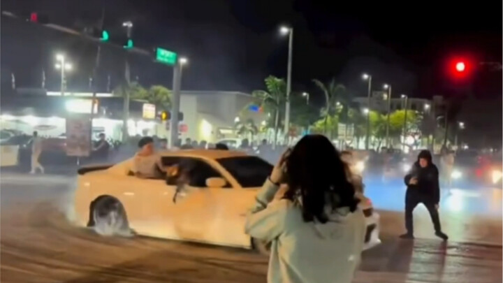 〖 Seperti yang kita tahu, Florida tidak membiarkan orang menganggur!〗