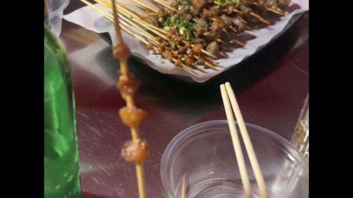 การเปรียบเทียบระหว่าง “หมูเสียบย่างภาคใต้” กับ “หมูเสียบย่างภาคตะวันออกเฉียงเหนือ” ชนิดที่พูดไม่ออกก