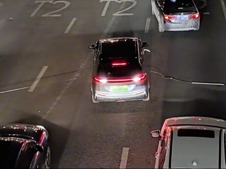 اتضح أنّ الأكثر أمانًا هو البقاء داخل السيارة الكهربائية! #قفص_فاراداي #سيارة #كابلات كهربائية