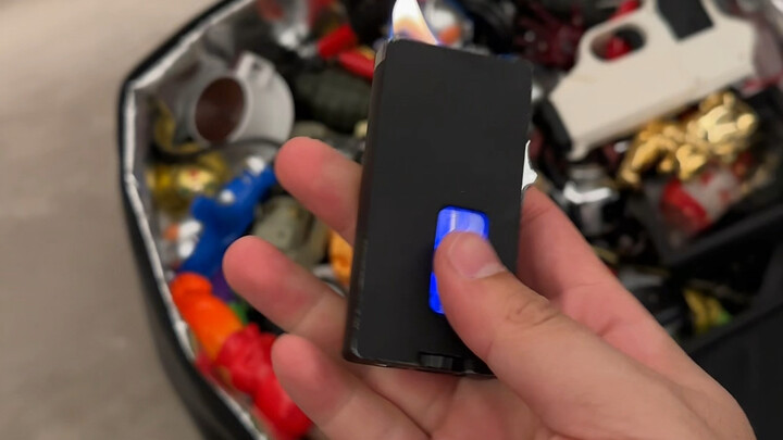 ไฟแช็กเยอะขนาดนี้ ใช้ทั้งปีก็ไม่หมดหรอก!