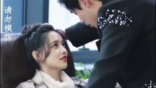 เธอถูกทำร้ายจนทนไม่ไหวเลยฆ่าตัวตาย แต่ด้วยแรงอธิษฐาน เธอจึงได้ย้อนเวลามาเกิดใหม่อีกครั้ง