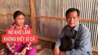 Đến nhà trao tiền MTQ cho chị Mai bệnh thận mới biết đứa con 16 tuổi của chị như đứa bé 5 tuổi.