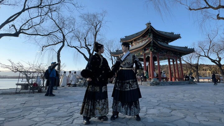 Sajilang dari Istana Musim Panas untuk kalian semua