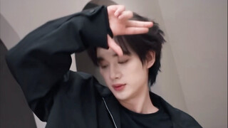 Tôi hôn cô ấy thật mạnh!!! Ding Chengxin lại nhảy theo bài Love Shot và Roar!!!