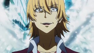 "เขาเป็นเด็กชายผมสีน้ำตาลที่มีปีกสีขาวราวกับนางฟ้า เป็น [ตัวสำรองคนที่สอง] ที่ไม่มีใครปกป้อง เขาเป็น