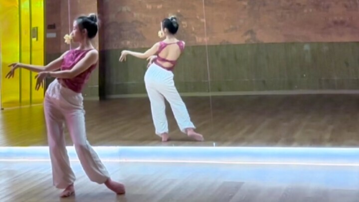 I like this choreography very much. It is light and lively. The full version of the back of "Nichang