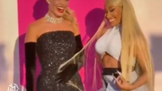 لقاء ملكة الباربي في العالم~