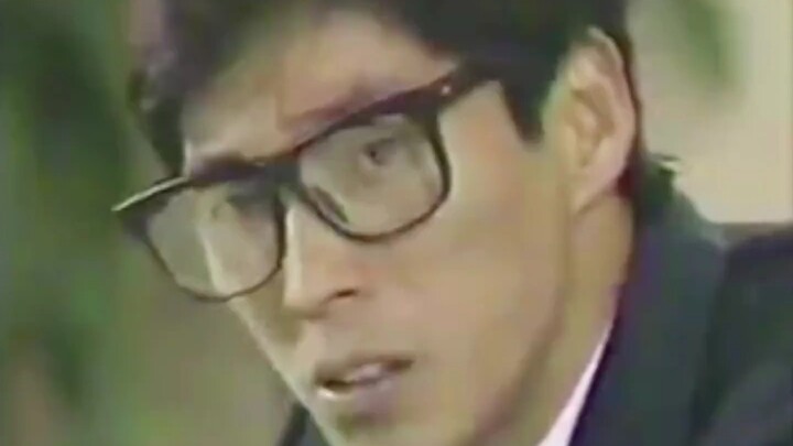 رجل يمتلك القدرة على التنبؤ بالمستقبل، لكنه عاجز عن حساب مصيره الخاص، فيلم غامض وخيالي