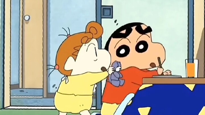 Crayon Shin-chan! Xiaokui can talk now and asks her brother to play with her!