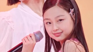 小学生全开麦翻唱BLACKPINK Playing with fire！好强！