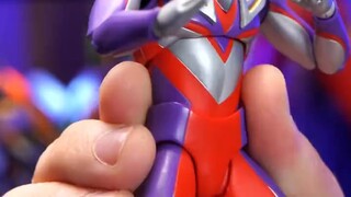 Tác phẩm điêu khắc xương thật bọc da, Ultraman Tiga ở đây [không phải đồ chơi]