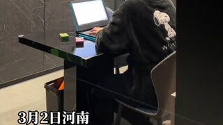 الرجل لا يزال يعمل في الثانية صباحًا، ولم يعتمد على والديه لشراء سيارة أو منزل، عندما أراه هكذا، أشع