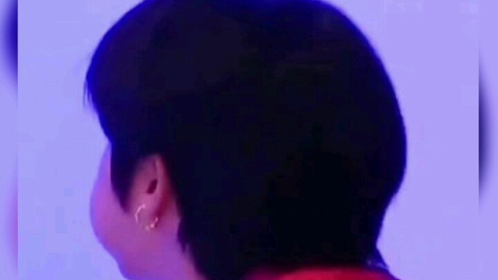 النجدة! رأس معشوقتي دائري جدًا، ماذا أفعل إذا ما تمنّيتُ دائمًا أن أبتلعه دفعة واحدة؟!!