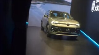 يسافر الأزواج، يقدم أحدهما المشاعر، ويقدم الآخر القيمة