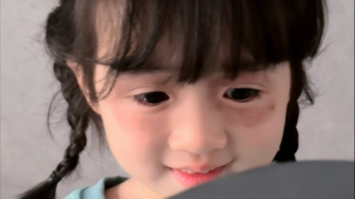 Hahaha, why is she reacting like this?