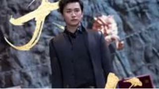 เทพมังกรยอมแกล้งเป็นคนธรรมดาถูกทุกคนเยาะเย้ยเพื่อค้นหาคนทรยศและสุดท้าย
