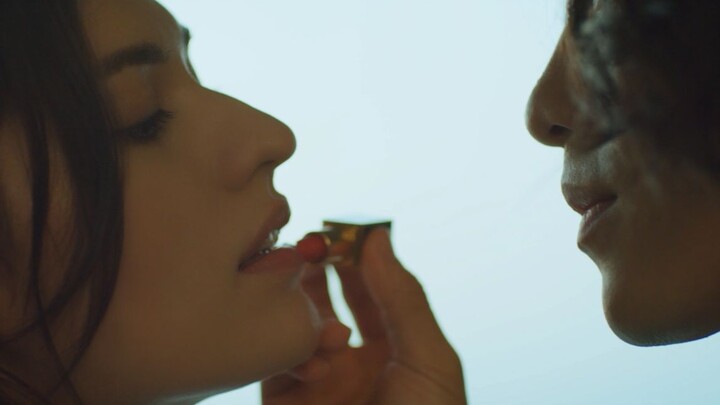 Kreator pria ini kolaborasi pertama kali dengan majalah fesyen wanita terkemuka di Tiongkok—visualny