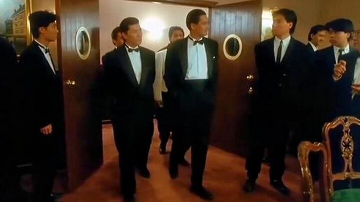 The director let Chow Yun-fat walk freely, but he unexpectedly showed off his aura and became a clas