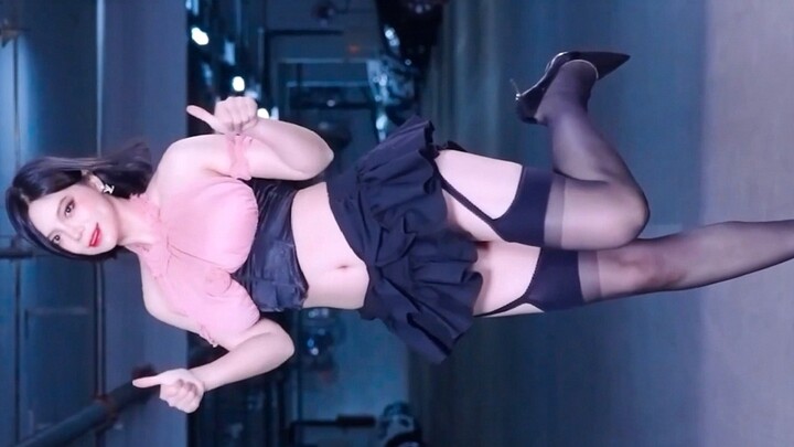 مجنون جدًا، شاشة كاملة تقترب