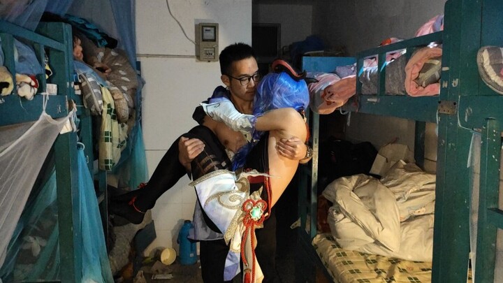 Membawa Nona Ganyu ke asrama putra