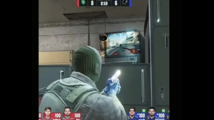 What on earth is Niko looking at? Take a look, and you’ll understand too.