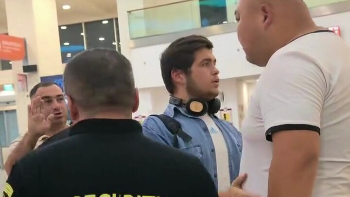 Định kiếm chuyện bắt nạt người Trung Quốc, ai ngờ lại chọn phải kẻ máu nóng nhất. #NgườiTrungQuốc #V