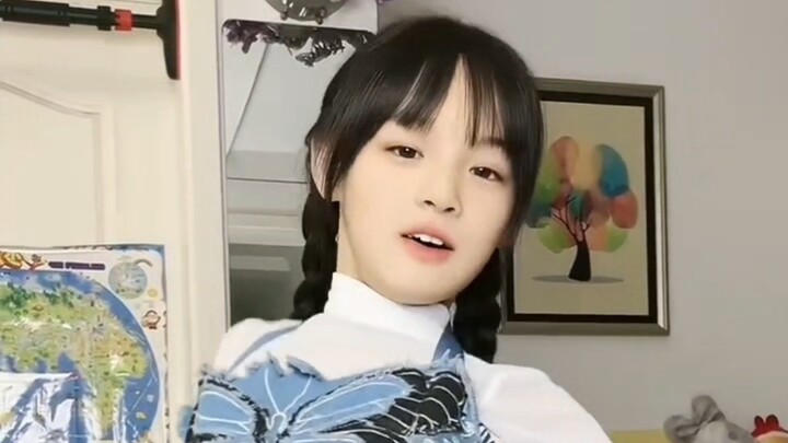 Do you like Liu Yuxuan's blue butterfly jazz dress?