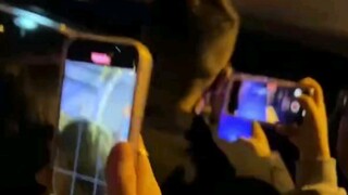 笑死，女粉根本挤不过男粉，保安也拦不住，真的太疯狂了｜王嘉尔上海MAC品牌活动after party