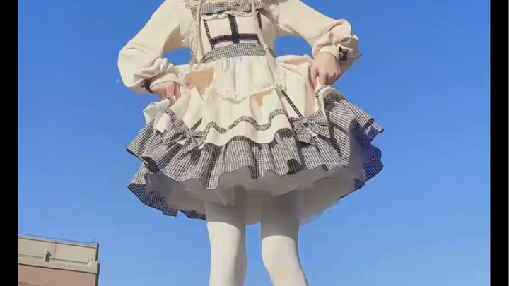 Sao ai cũng bảo giống Barbara vậy nhỉ?