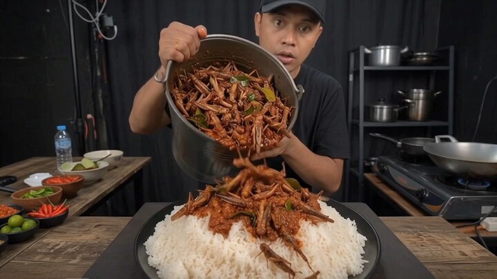 MUKBANG BELALANG GORENG 🇮🇩 ENAK GURIH