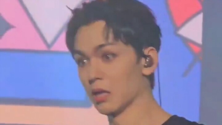 Belum pernah lihat idola sehati-hati ini saat menyiram air