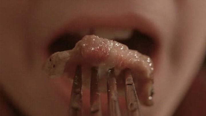 Con trai chưa từng ăn thịt, vì bố mẹ chẳng bao giờ mua thịt, nhưng nhà lại ngày nào cũng có thịt ăn.