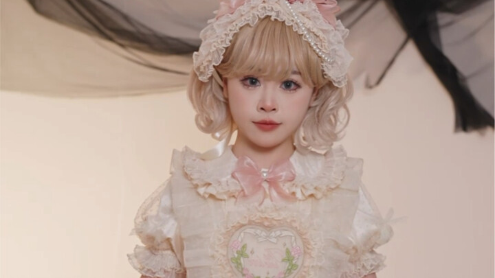 Lolita dễ thương với trái tim tình yêu trước ngực