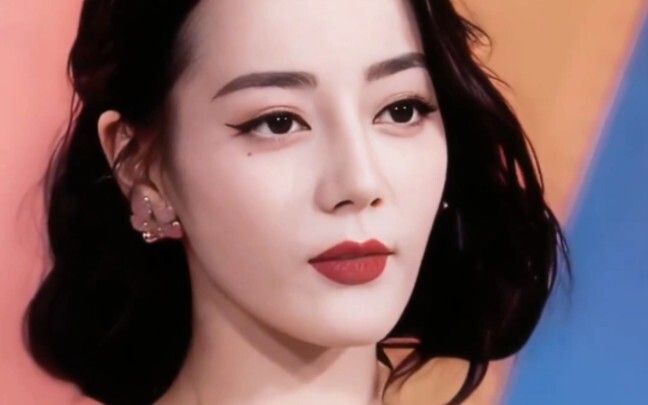 [Dilraba] Her short hair style surprised me for a long time when she appeared on the show.