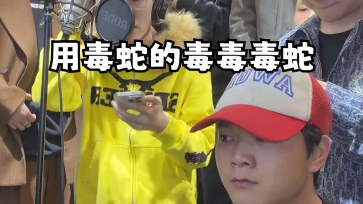 Dùng nọc độc của rắn độc để đầu độc rắn độc, vậy rắn độc có chết không?