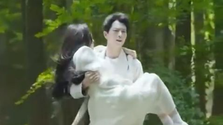 Setelah jatuh dari tebing dan kehilangan ingatannya, ia bertemu cinta dalam hidup